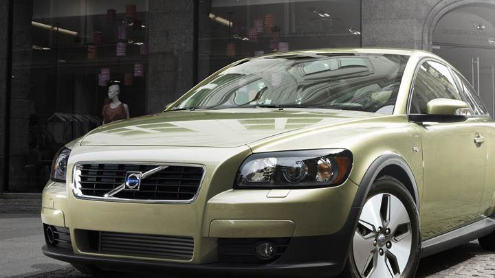 2010 Volvo C30 In Green Front Pose